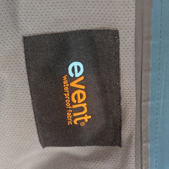 🌧️ REI Event Waterproof Jacket - Ready to Conquer the Rain! 🌧️ - Picture 4 of 7